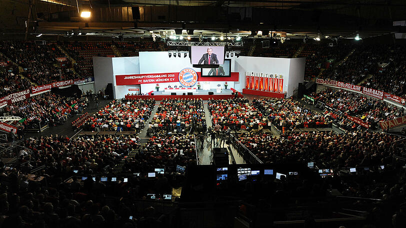 Volles Haus bei der Jahreshauptversammlung 2016: Uli Hoeneß wird zum alten und neuen Vereinspräsidenten gewählt.