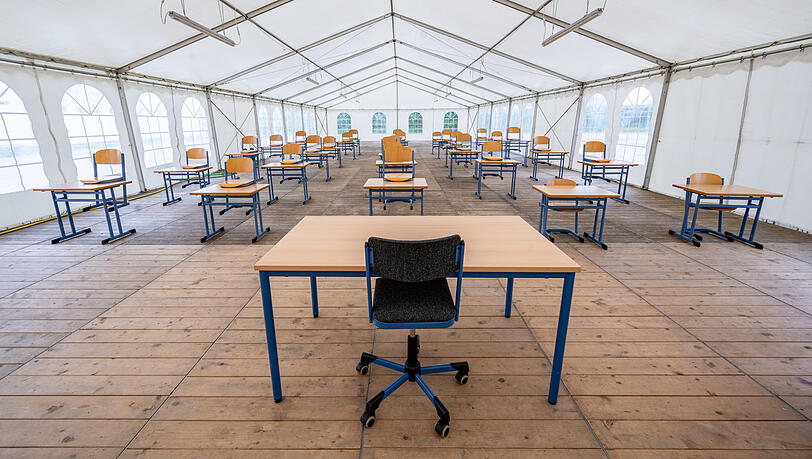 Bio statt Blasmusik: Die Grundschule Rettenbach nutzt ein Zelt als Klassenzimmer.