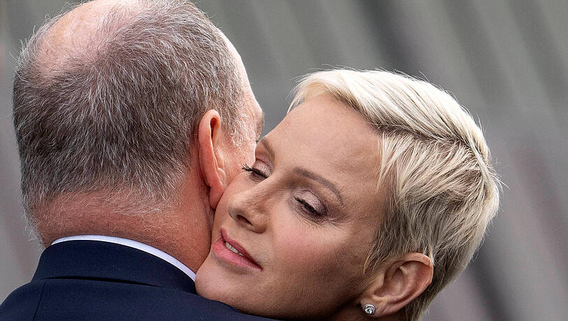 So verliebt hat man das Fürstenpaar von Monaco lange nicht gesehen. So verliebt hat man das Fürstenpaar von Monaco lange nicht gesehen.