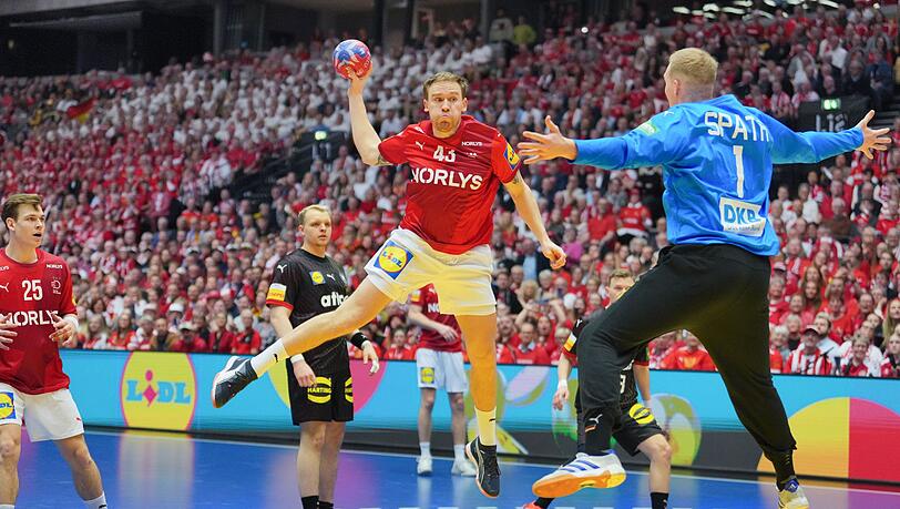 Die deutschen Handballer haben bei der WM gegen Gold-Favorit Dänemark verloren.