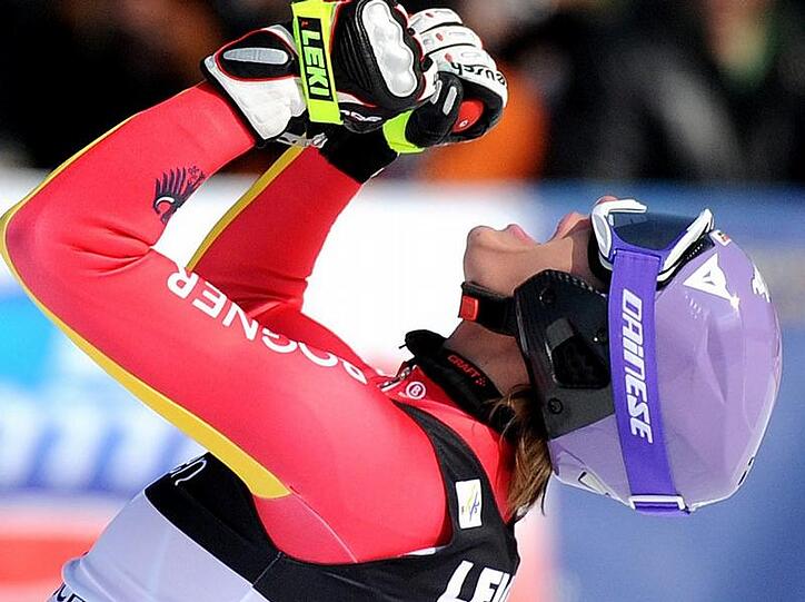Maria Riesch freut sich über ihren vierten Sieg bei einer Weltcup-Abfahrt in diesem Winter.
