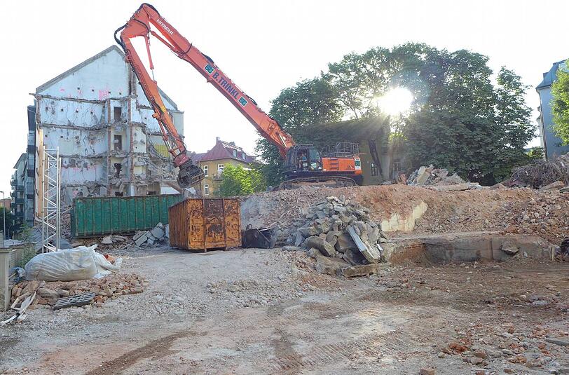 Derzeit beseitigen die Bagger die letzten Reste des Baus aus den 60er Jahren.