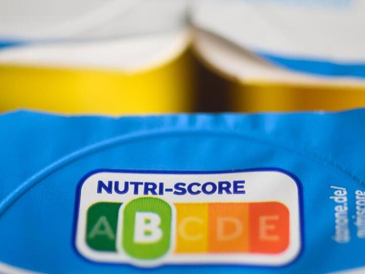 Der "Nutri-Score" auf einer Packung Joghurt: Edeka und Netto wollen den Verbrauchern einen Vorgeschmack auf die künftige Nährwertkennzeichnung bei Lebensmitteln geben.