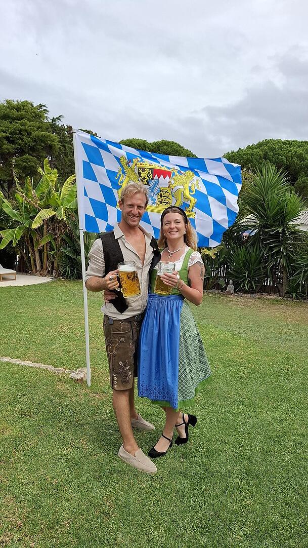 Yoyo Terhorst und Julia Schucht sind nach Portugal ausgewandert. Beide haben München fest im Herzen - und vermissen ihre Heimatstadt auch. Yoyo Terhorst und Julia Schucht sind nach Portugal ausgewandert. Beide haben München fest im Herzen - und vermissen ihre Heimatstadt auch.