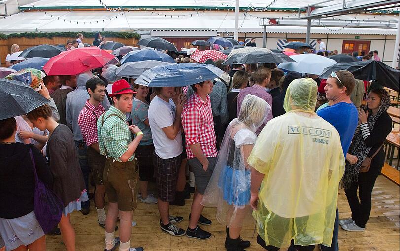 Endlich ist es wieder soweit: München und die Welt feiert die Wiesn 2011. Die besten Bilder des ersten Tages.
