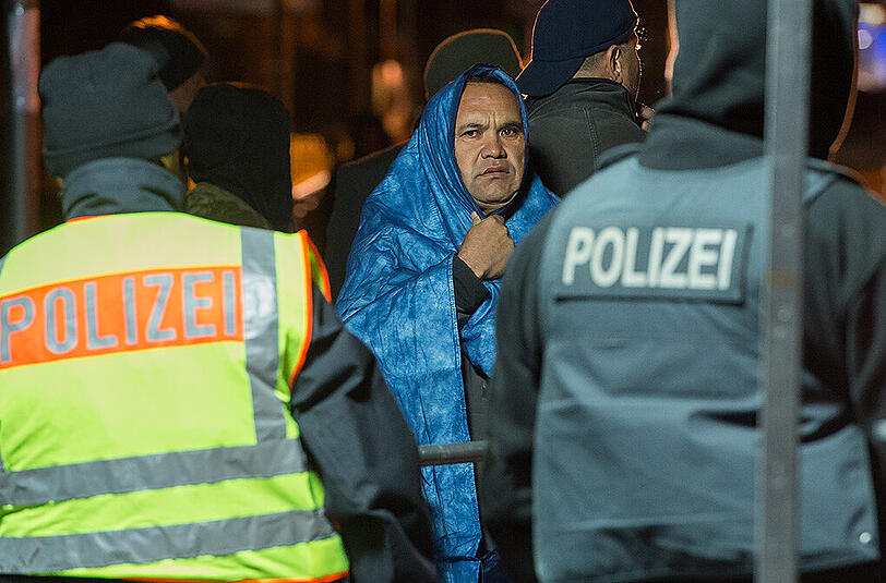 Szenen aus Simbach: auch hier kamen das ganze Wochenende über Flüchtlinge von Österreich nach Bayern.
