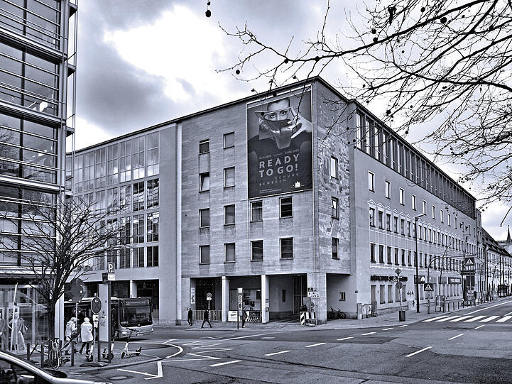 Heute steht hier der riesige Riegel des Stadtmuseums (erbaut 1959-64), der inzwischen unter Denkmalschutz steht.