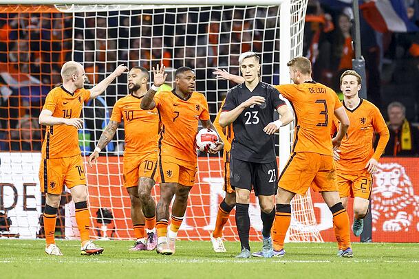Ordentliche Ansätze, aber kein Sieg: Gegen Spitzenteams wollte dem DFB-Team unter Hansi Flick zu selten das erwartete Statement gelingen.