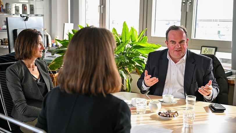Beim AZ-Interview erklärt Wirtschaftsreferent Clemens Baumgärtner, was er von Autohäusern in der Fußgängerzone hält. Beim AZ-Interview erklärt Wirtschaftsreferent Clemens Baumgärtner, was er von Autohäusern in der Fußgängerzone hält.