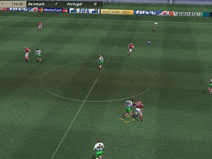 Mit unterschiedlich großen Spielern, die zudem über eine grobe Mimik verfügten, machte "FIFA 99" optisch noch einmal einen Sprung nach vorne. Inhaltlich legte EA ebenfalls nach: 220 Vereinsmannschaften aus zwölf realen Ligen waren nebst Original-Trikot ebenso enthalten wie 42 Nationalmannschaften. Mit unterschiedlich großen Spielern, die zudem über eine grobe Mimik verfügten, machte "FIFA 99" optisch noch einmal einen Sprung nach vorne. Inhaltlich legte EA ebenfalls nach: 220 Vereinsmannschaften aus zwölf realen Ligen waren nebst Original-Trikot ebenso enthalten wie 42 Nationalmannschaften.