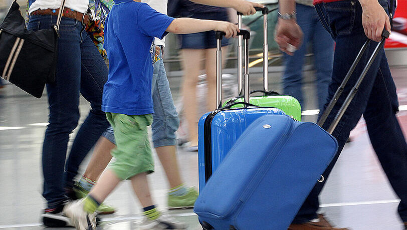 Trotz vieler Krisen ist die Reiselust der Deutschen ungebrochen. 2015 planen sie sogar noch mehr Reisen als im Vorjahr. Trotz vieler Krisen ist die Reiselust der Deutschen ungebrochen. 2015 planen sie sogar noch mehr Reisen als im Vorjahr.