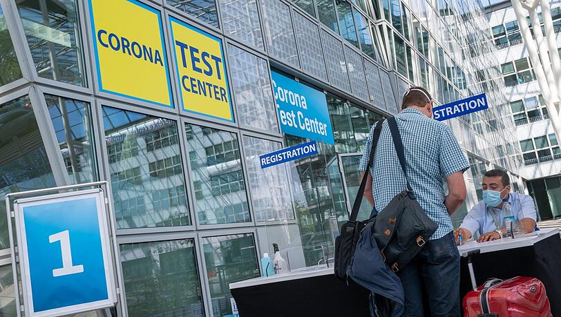 Das Corona-Testzentrum am Münchner Flughafen. Das Corona-Testzentrum am Münchner Flughafen.
