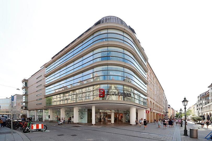 2021 hat Breuninger das frühere Konen-Kaufhaus in der Sendlinger Straße übernommen. Nun steht sowohl die Immobilie als auch das Warenhausgeschäft laut Medienberichten vor dem Verkauf.