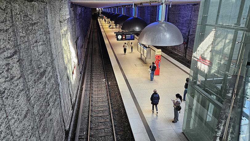 Die Leuchten haben einen Durchmesser von 3,80 Meter.