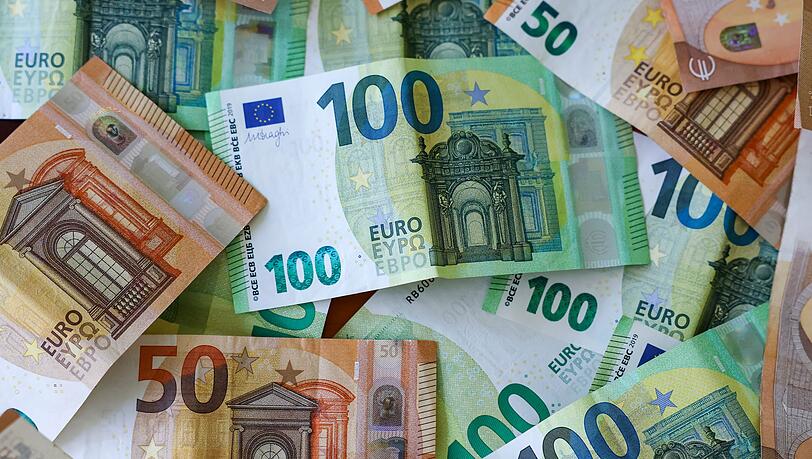 Es gab 2025 in Dollar gerechnet 2,6 Million&auml;re in Deutschland. (Symbolbild)