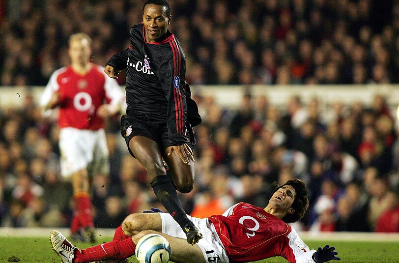 Zé Roberto gegen Cesc Fabregas: Am 09.03.2005 standen sich die beide Vereine ebenfalls im Achtefinale der Champions League gegenüber. Das Hinspiel haben die Bayern mit 3:1 gewonnen. Im Rückspiel hatte Arsenal mit 1:0 die Nase vorne.