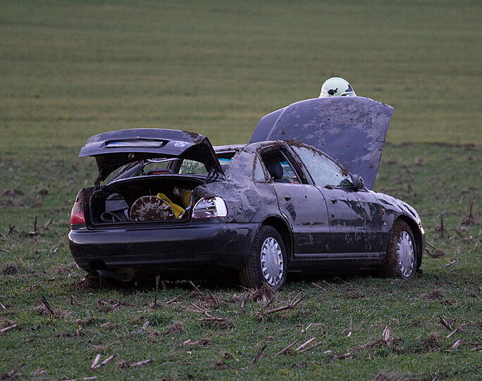 Bei Sillersdorf hat sich ein betrunkener Mann mit seinem Audi überschlagen. Die Bilder von der Unfallstelle.