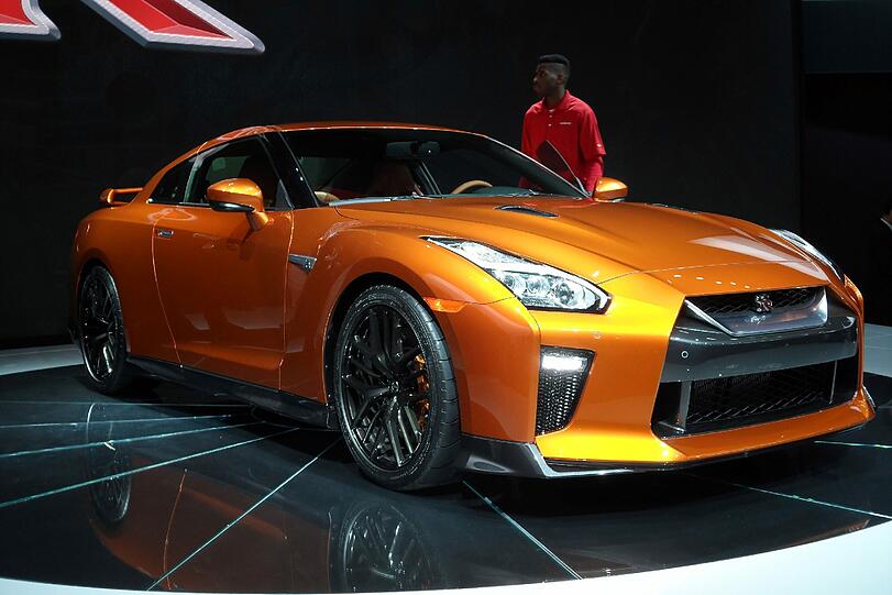 Aufgefrischt: Der neue Nissan GT-R, dessen Twin-Turbo-Sechszylinder jetzt muntere 570 PS locker macht.
