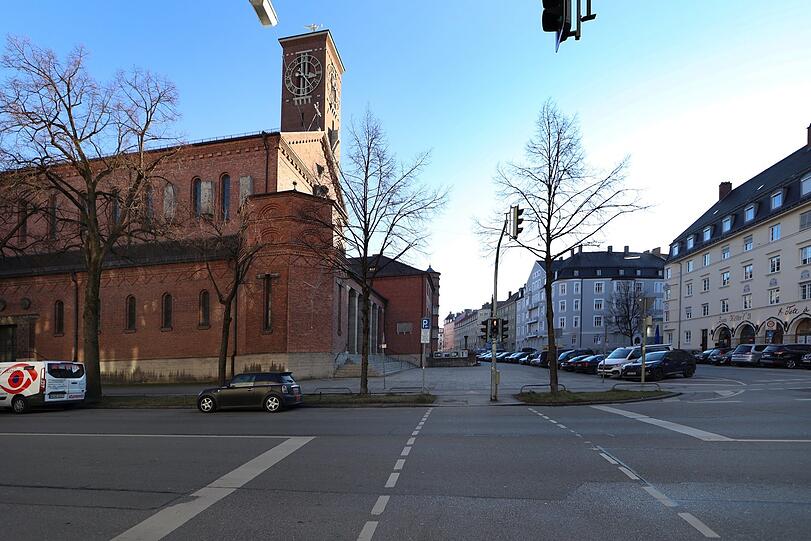 Zurück Richtung Zentrum geht's an St. Gabriel vorbei.