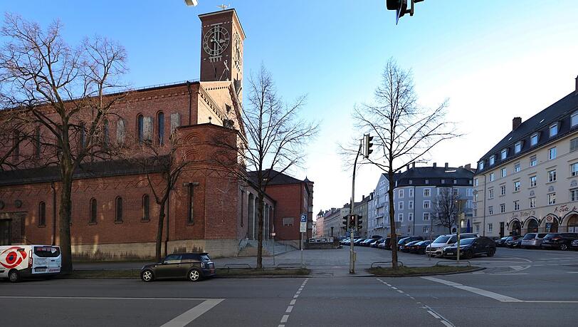 Zurück Richtung Zentrum geht's an St. Gabriel vorbei.