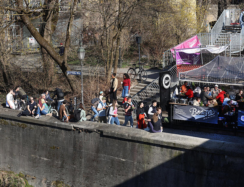 Immer was los: die „Boazn“ unterhalb der Ludwigsbrücke an der Isar.