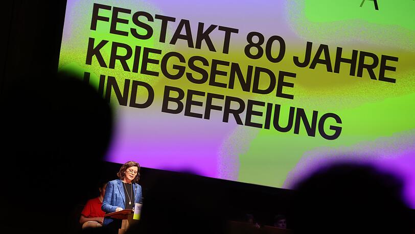 Bayerns Landtagspräsidentin Ilse Aigner (CSU) hat beim bayerischen Festakt zum 80. Jahrestag des Kriegsendes vor Bedrohungen für die Demokratie gewarnt.