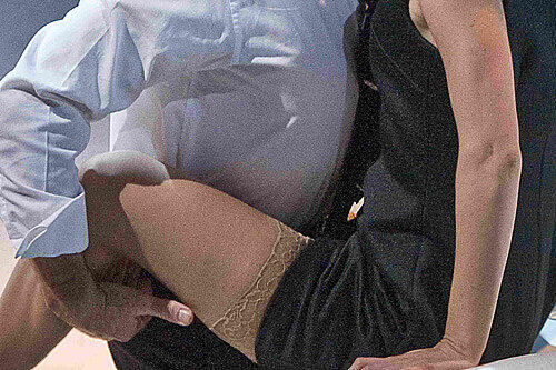 Sex im Freien: Das Pärchen ließ sich einfach nicht stören - auch von zehn Zuschauern nicht.