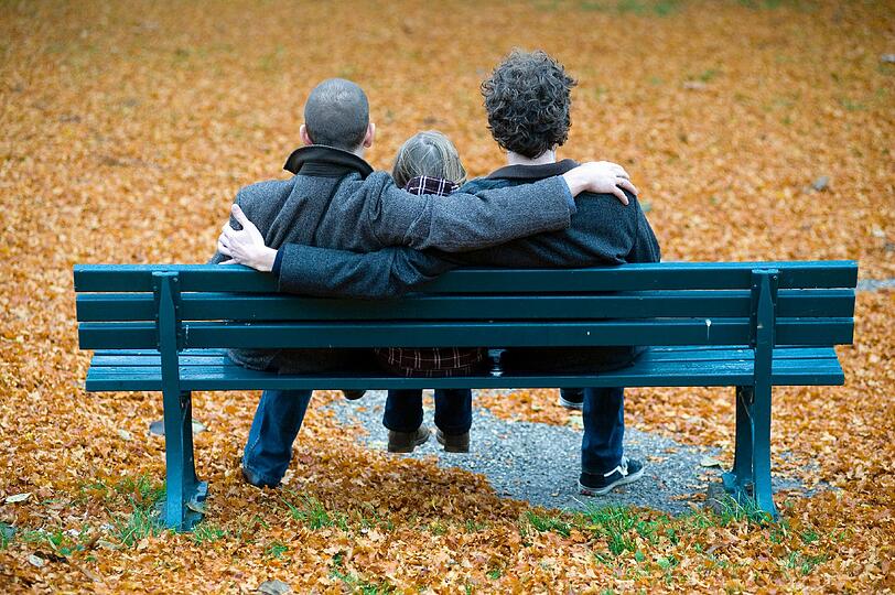 Auch homosexuelle Paare werden künftig ein Adoptionsrecht haben - aber nur ein sehr eingeschränktes