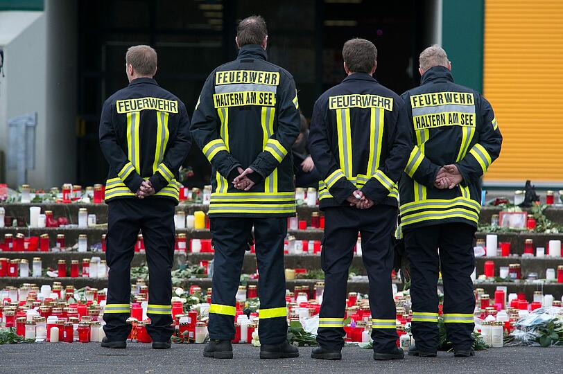 Die Menschen in Haltern trauern um die 16 Schüler und zwei Lehrer, die bei dem Germanwings-Absturz ums Leben gekommen sind