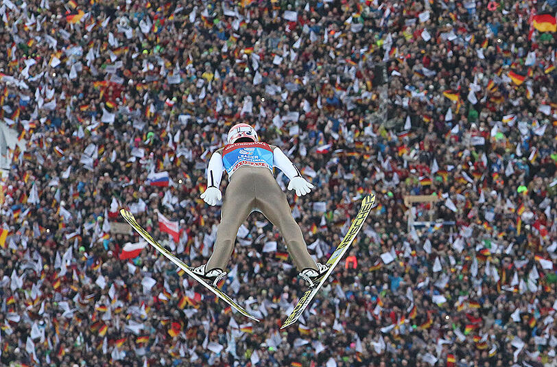 Severin Freund flog beim Neujahrsspringen aufs Treppchen.