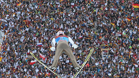 Severin Freund flog beim Neujahrsspringen aufs Treppchen.