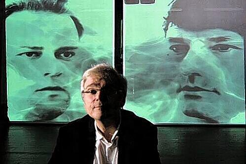 Die &bdquo;Blutsbrüder&ldquo;  im Nacken: Schauspieldirektor und Regisseur Klaus Kusenberg, der am 22. Mai mit  Willy Russels Musical  in der Tafelhalle Premiere feiert.
