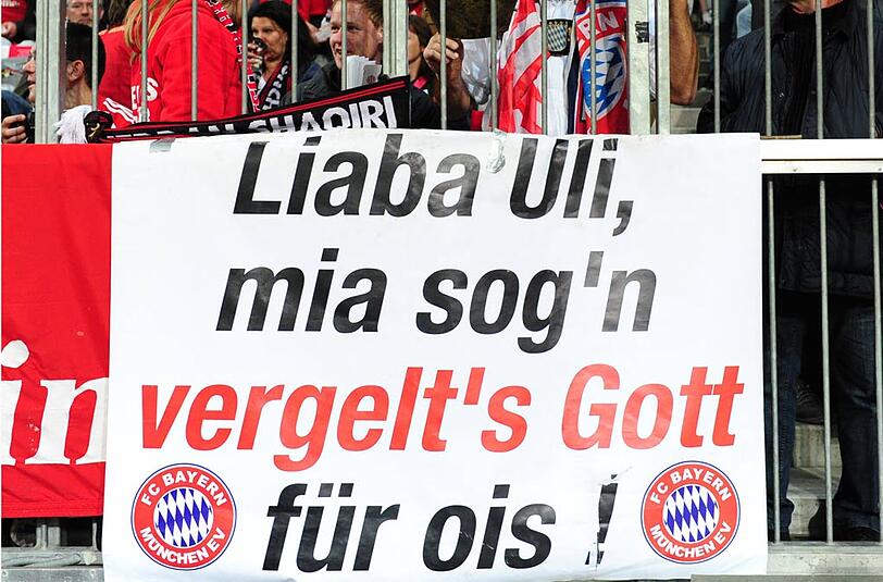 Rückblick: Vor knapp einem Jahr, kurz nach Bekanntwerden der Steueraffäre: Solidaritätsbekundungen für den Präsidenten des FC Bayern.