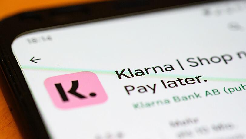 Die App des schwedischen Zahlungsanbieters Klarna. Die Finanzfachleute der Unternehmensberatung Strategy& erwarten, dass die großen digitalen Finanzdienstleister etablierte Banken weiter bedrängen werden. (Foto: Illustration)