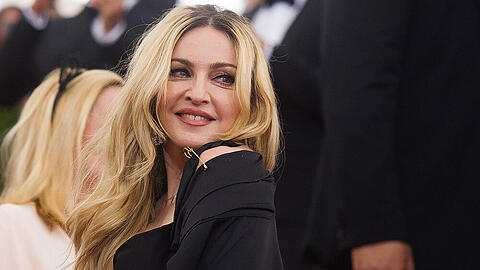 Bei der diesjährigen MET-Gala hielt sich Madonna, die sonst immer für skandalöse Auftritte zu haben ist, zurück