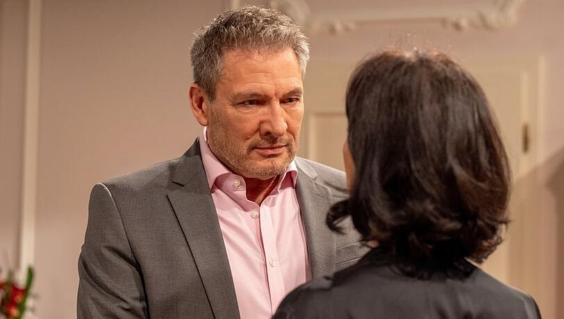 "Sturm der Liebe": Sophia (r.) ist hoch erfreut, als Christoph ihr eine strategische Partnerschaft vorschlägt. "Sturm der Liebe": Sophia (r.) ist hoch erfreut, als Christoph ihr eine strategische Partnerschaft vorschlägt.