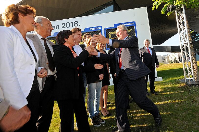 Charme-Offensive für (oder gegen) Olympia: Katarina Witt, OB Christian Ude, Joschka Fischer, Katharina Schulze und Christian Stückl diskutieren über Olympia 2018. AZ-Chefredakteur Arno Makowsky und BR-Moderatorin Ursula Heller führten durch die Diskussion. Die Bilder des spannenden Abends.