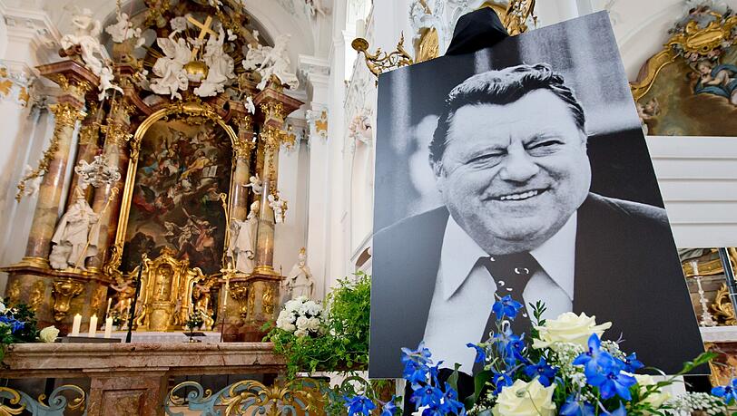 Im Heimatort von Franz Josef Strauß, Rott a. Inn, wird am Sonntag an den CSU-Krösus erinnert. Im Heimatort von Franz Josef Strauß, Rott a. Inn, wird am Sonntag an den CSU-Krösus erinnert.