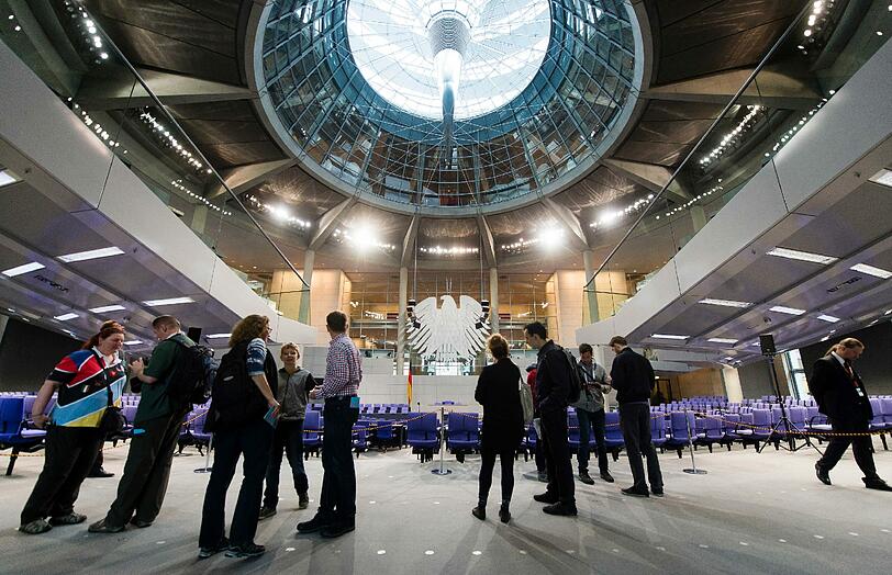 Tag der offenen Tür im Berliner Reichstagsgebäude: Über die Fraktionen können sich Lobbyisten schnell Zugang zum Bundestag verschaffen &ndash; und das nicht nur für einen Tag.