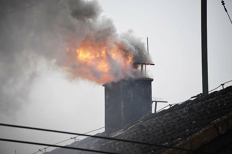 Die Feuerwehr wurde am Donnerstag zu einem heftigen Kaminbrand in Otterloh gerufen.