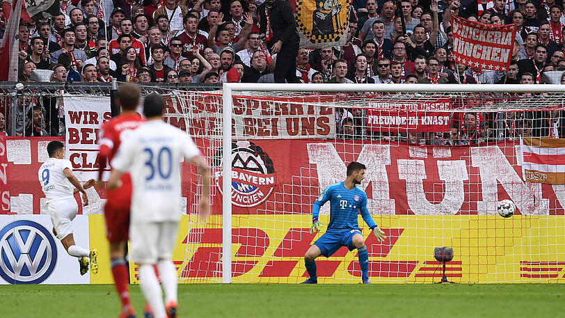 SVEN ULREICH, NOTE 4: Weil Nationaltorhüter Manuel Neuer auch dieses Spiel wegen muskulärer Probleme in der linken Wade ausfiel, rutschte erneut sein Stellvertreter in den Kasten. Sein fünfter Pflichtspieleinsatz in dieser Saison. Bekam viel mehr zu tun als ihm lieb war. Bei Glatzels Kopfball ins lange Eck machtlos, bei Schnatterers Schuss zum 1:2 überrumpelt.