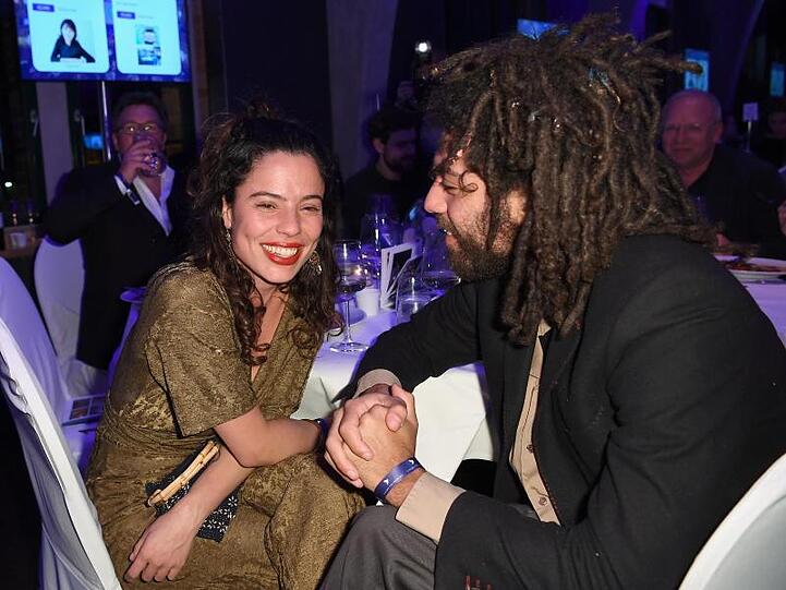 Noah Becker ist mit seiner Freundin Elizabeth Ehrlich zur Gala gekommen.