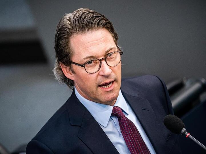 Bundesverkehrsminister Andreas Scheuer (CSU) plant Nothilfen für die schwer gebeutelte Busbranche.