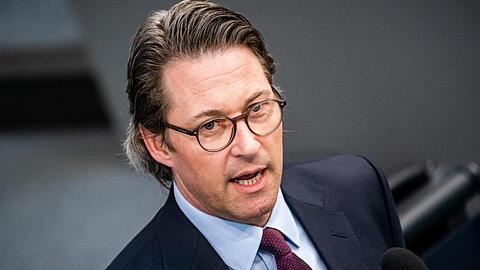 Bundesverkehrsminister Andreas Scheuer (CSU) plant Nothilfen für die schwer gebeutelte Busbranche.