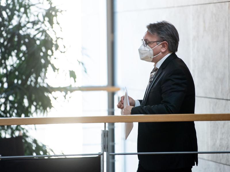 Strafanzeige Gegen Masken Amigos Politik Im Corona Sumpf Abendzeitung Munchen