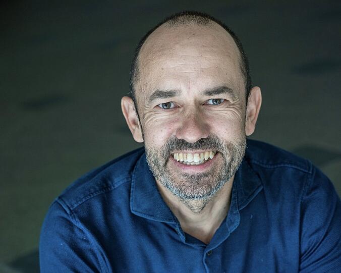 Seit 2025 ist Sebastian Bergau Leiter des M&uuml;nchner Sommertheaters