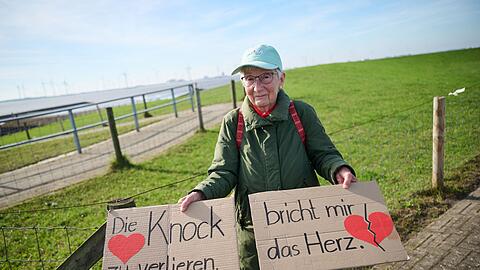 Die Emderin Ilse Scheibe demonstrierte mit anderen gegen den neuen Marinehafen.