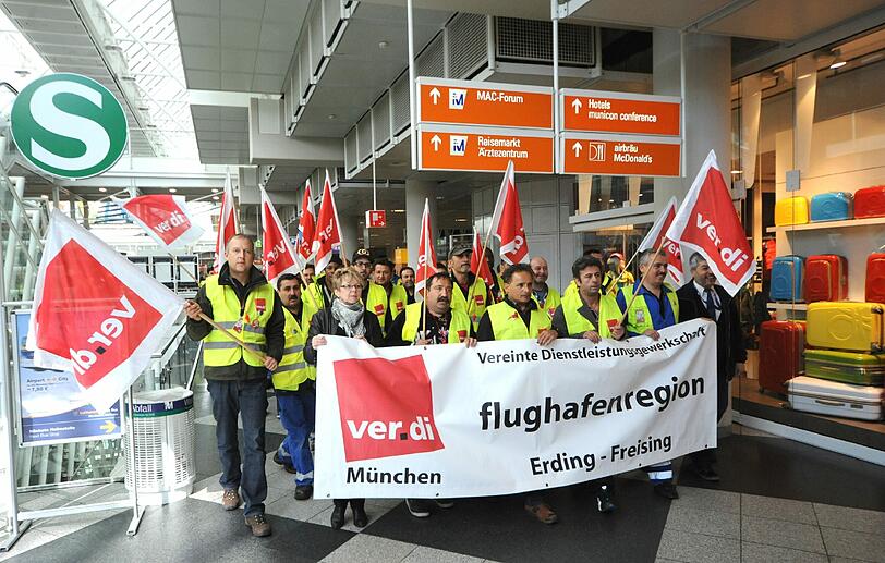 Der Warnstreik am Münchner Flughafen bringt fast den gesamten Betrieb zum erliegen. Die Bilder.