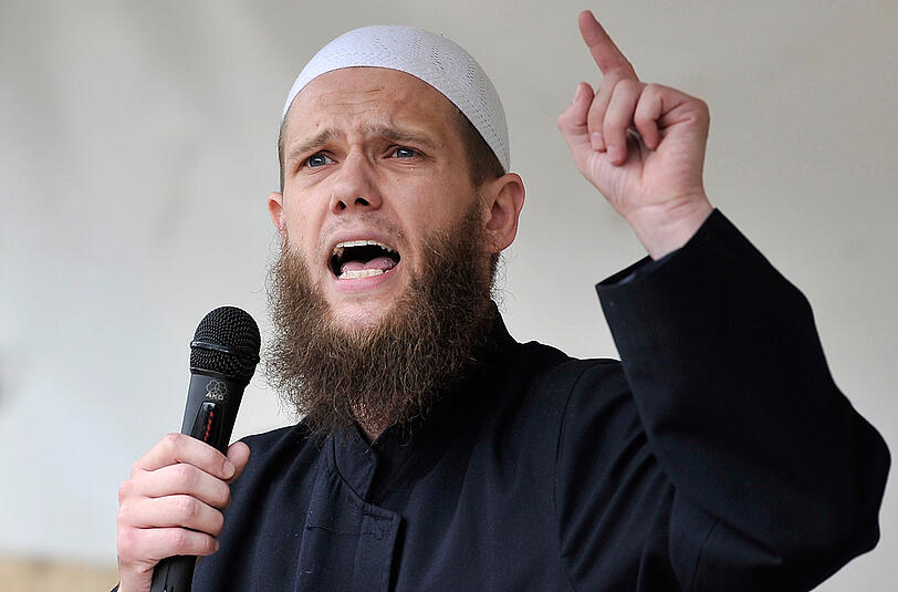 Der Prediger Sven Lau steht wegen Unterstützung einer islamistischen Terrormiliz vor Gericht. Foto: Marius Becker/Archiv