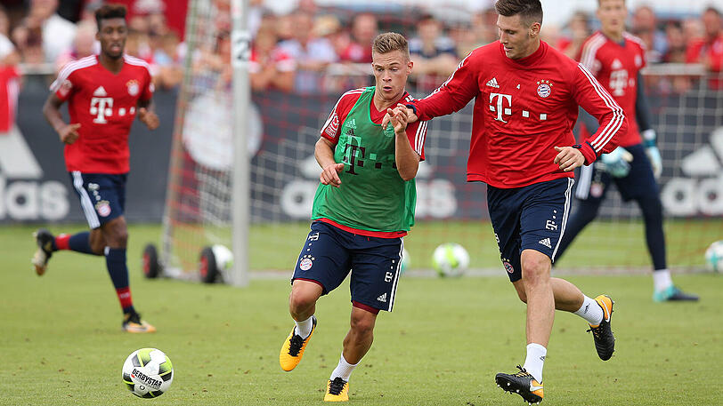 Neuzugang Niklas Süle im Duell mit Johsua Kimmich (links).